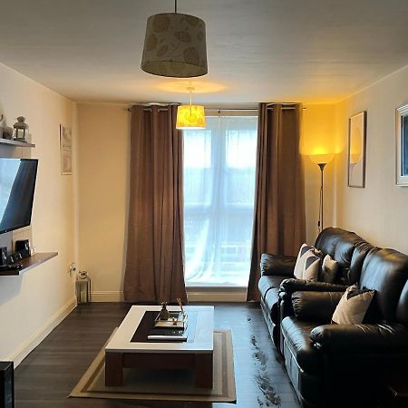 Radiant2 Bedroom Apartment In The Heart Of Harlow Town Εξωτερικό φωτογραφία