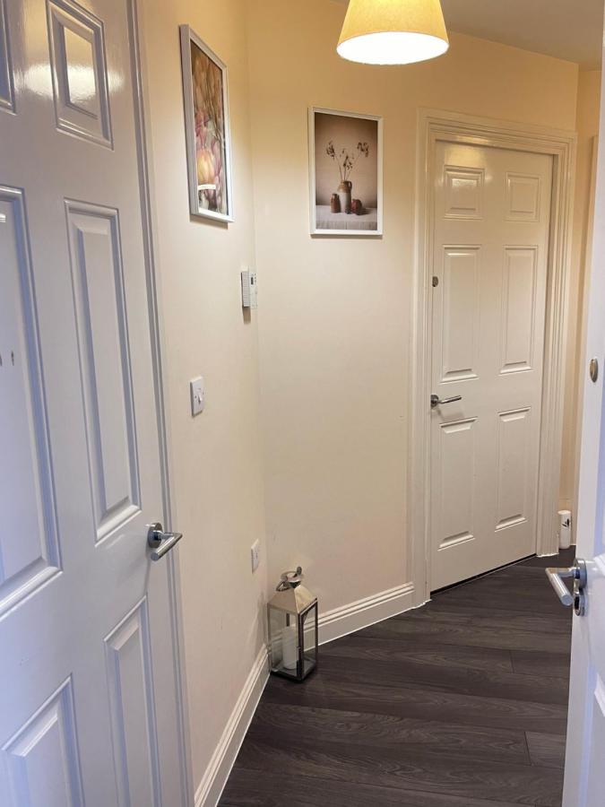 Radiant2 Bedroom Apartment In The Heart Of Harlow Town Εξωτερικό φωτογραφία