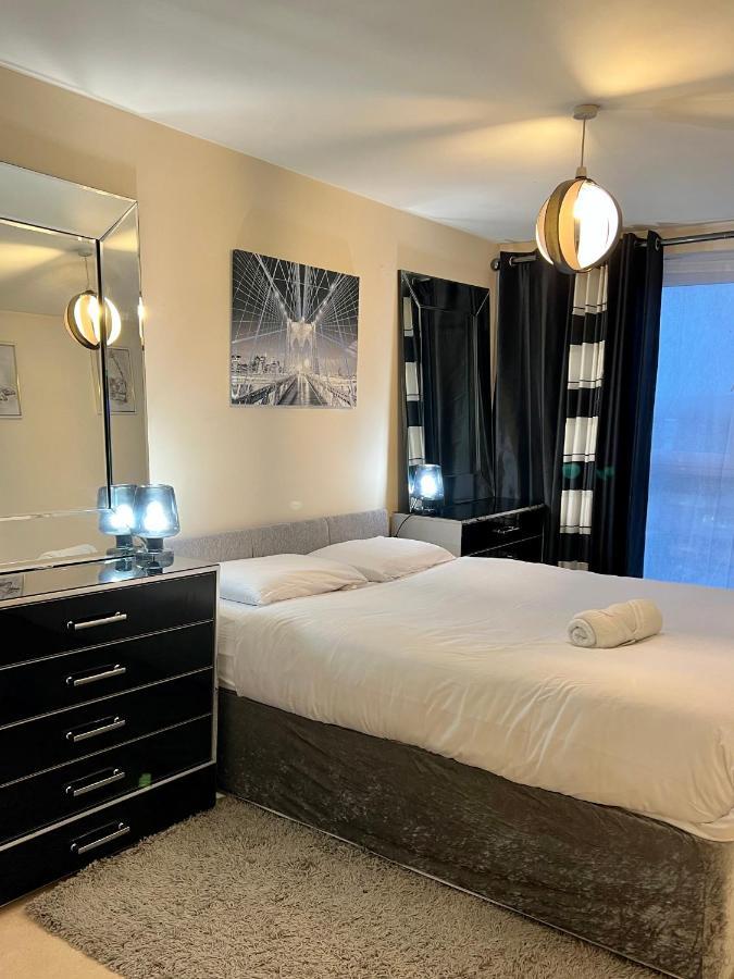 Radiant2 Bedroom Apartment In The Heart Of Harlow Town Εξωτερικό φωτογραφία