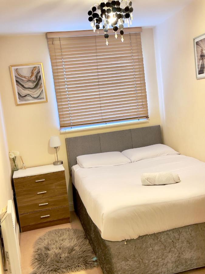 Radiant2 Bedroom Apartment In The Heart Of Harlow Town Εξωτερικό φωτογραφία