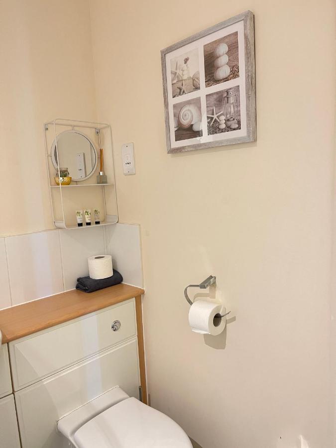 Radiant2 Bedroom Apartment In The Heart Of Harlow Town Εξωτερικό φωτογραφία