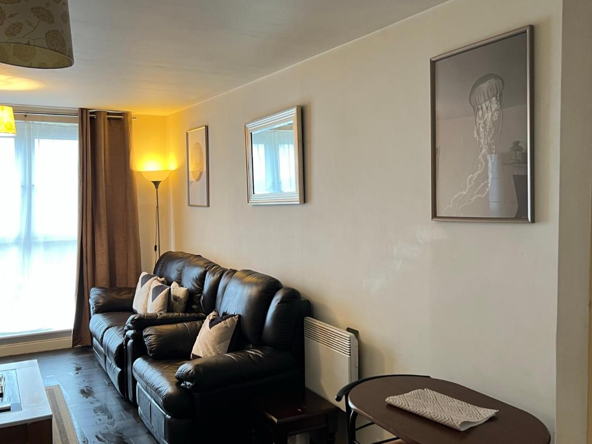 Radiant2 Bedroom Apartment In The Heart Of Harlow Town Εξωτερικό φωτογραφία