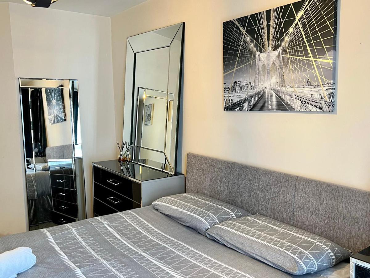Radiant2 Bedroom Apartment In The Heart Of Harlow Town Εξωτερικό φωτογραφία
