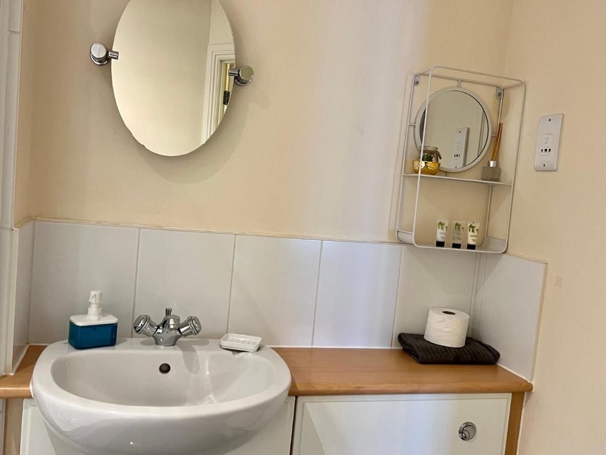 Radiant2 Bedroom Apartment In The Heart Of Harlow Town Εξωτερικό φωτογραφία