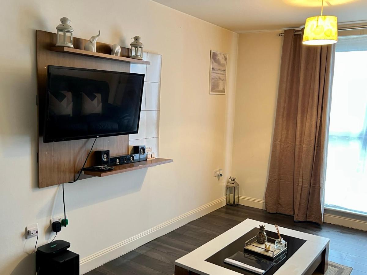 Radiant2 Bedroom Apartment In The Heart Of Harlow Town Εξωτερικό φωτογραφία