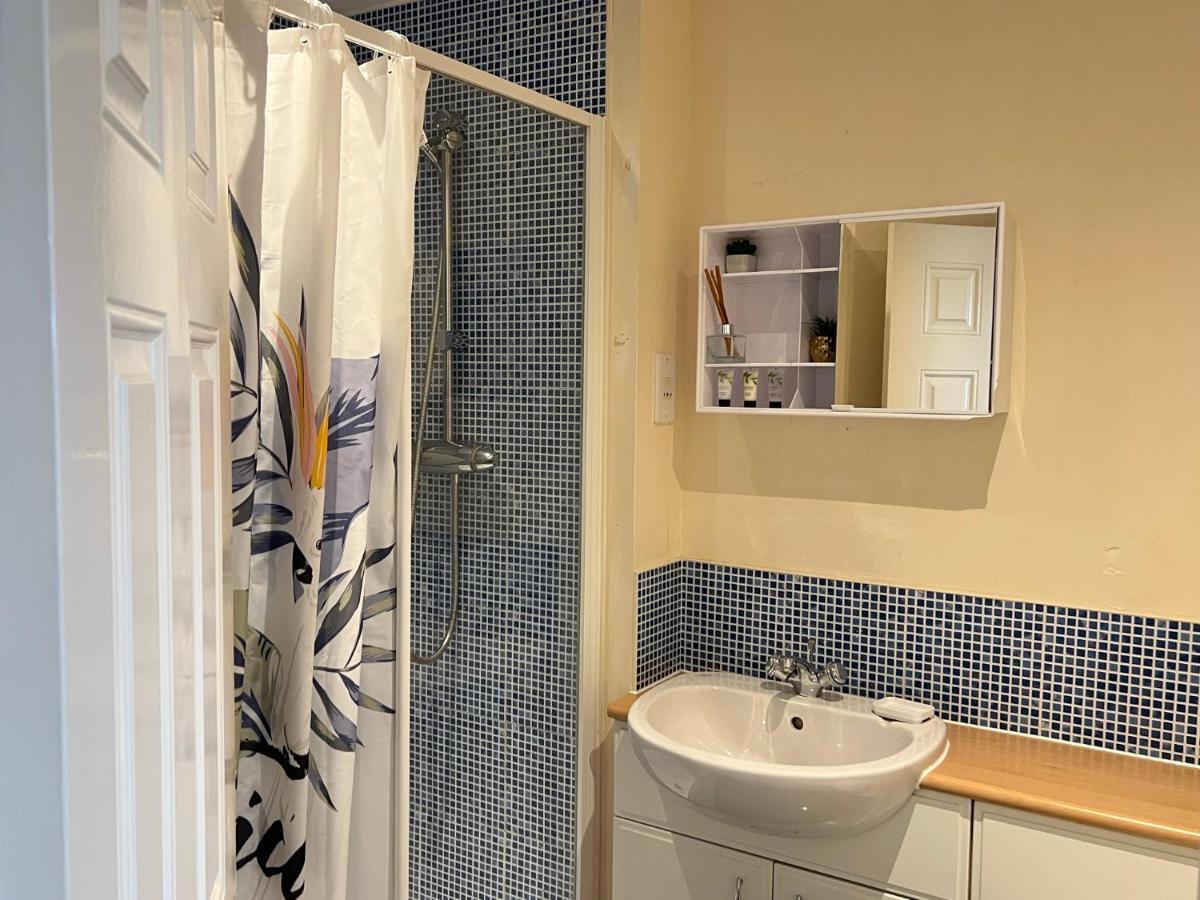 Radiant2 Bedroom Apartment In The Heart Of Harlow Town Εξωτερικό φωτογραφία