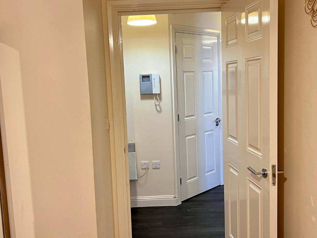 Radiant2 Bedroom Apartment In The Heart Of Harlow Town Εξωτερικό φωτογραφία