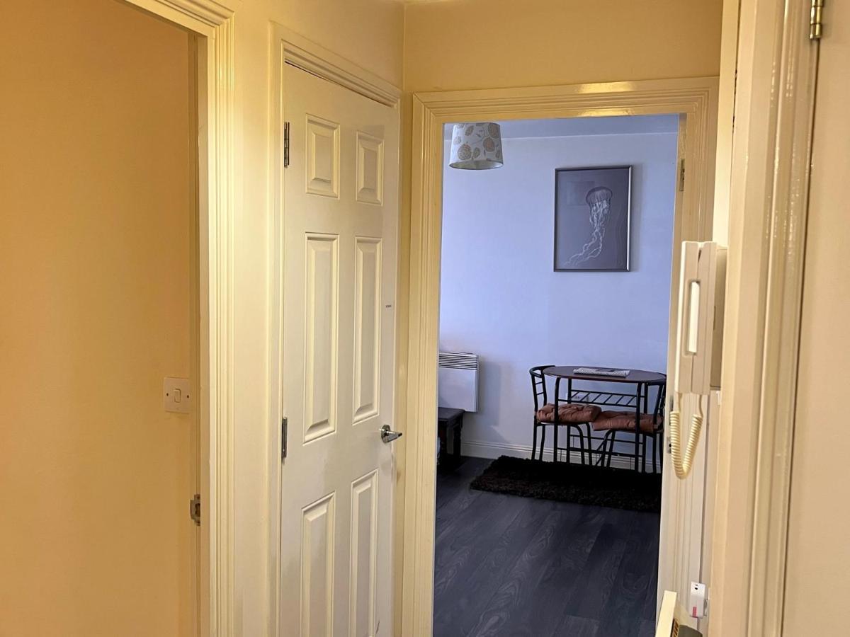 Radiant2 Bedroom Apartment In The Heart Of Harlow Town Εξωτερικό φωτογραφία