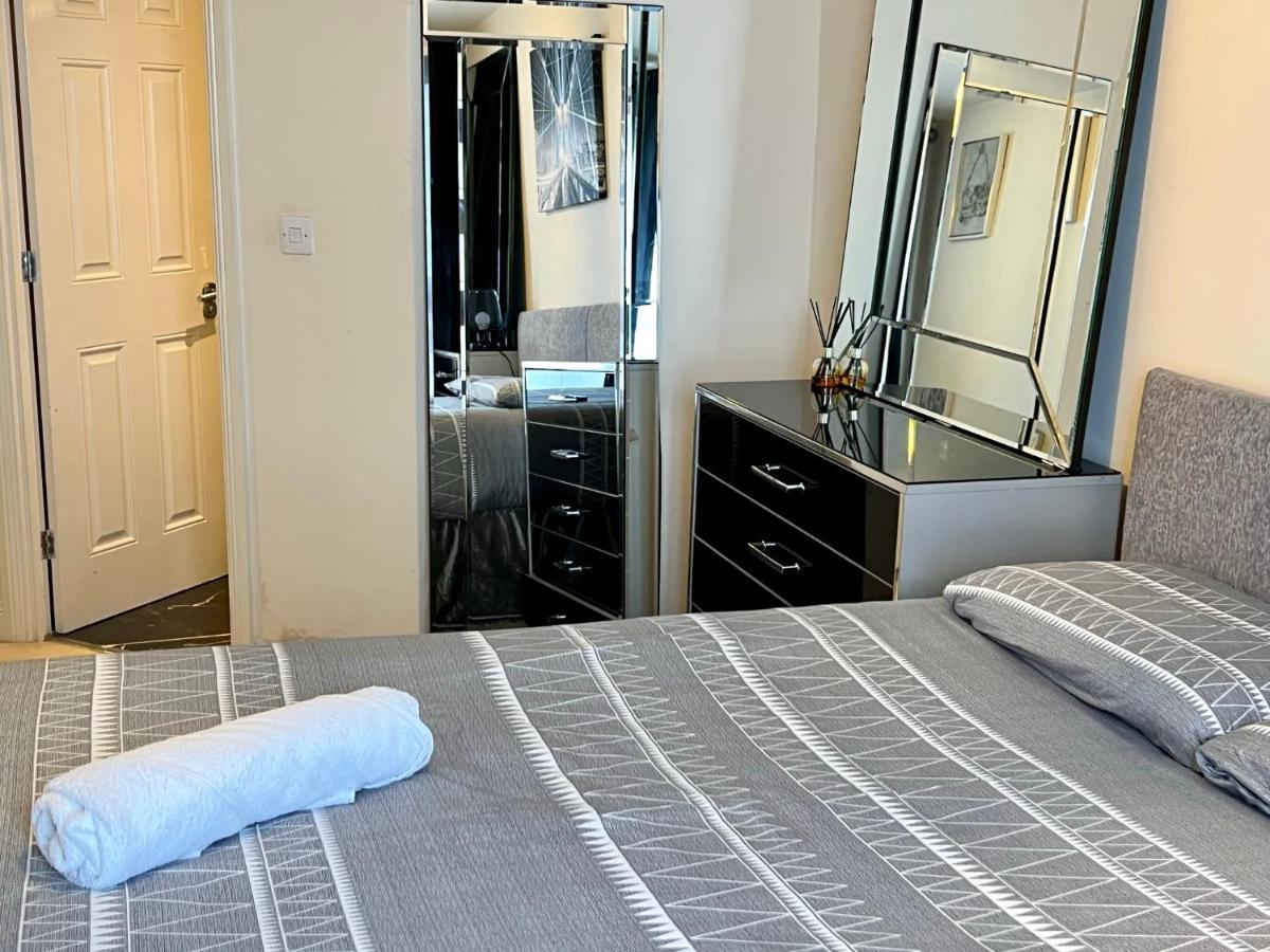 Radiant2 Bedroom Apartment In The Heart Of Harlow Town Εξωτερικό φωτογραφία